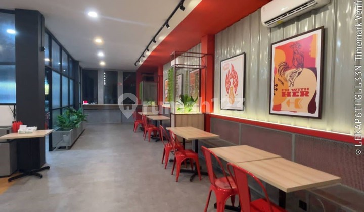 For Rent 3 Connected Shophouses Former Restaurant Ready for Business on Oto Iskandardinata Street Karawaci, Tangerang 2