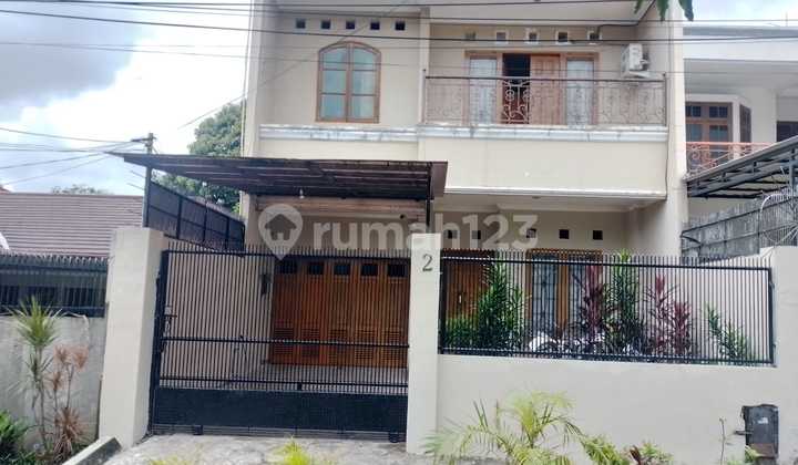 Di Jual Rumah 2 Lantai Siap Huni di Jalan E Kebon Jeruk, Jakarta Barat