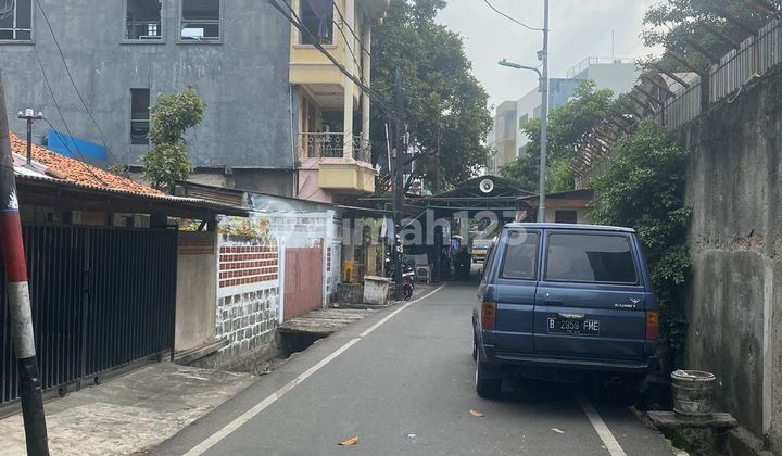 For Sale Simple Minimalist House on Petojo Enclek Street, Central Jakarta 2