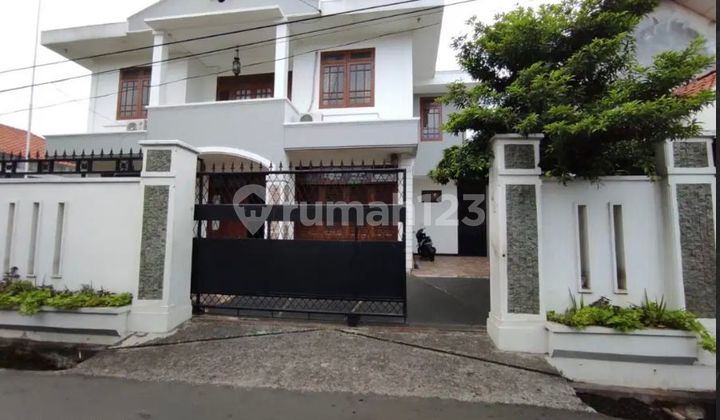 Dijual Rumah 2 Lantai Sap Huni Dijalan Persatuan Raya Kebon Jeruk, Jakarta Barat