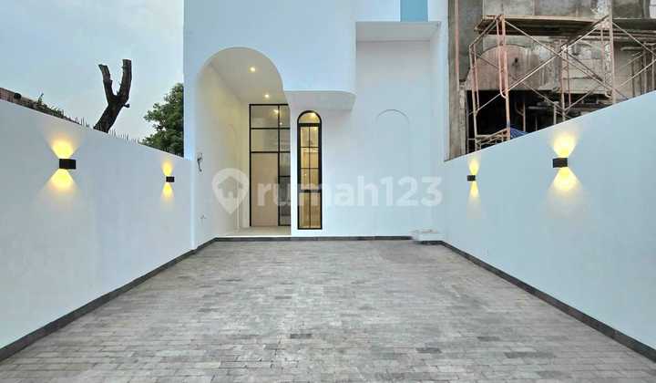 Dijual Rumah Baru Little Santorini Jalan Kejaksaan Joglo, Jakarta Barat