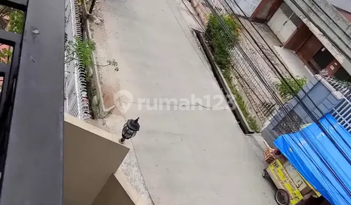 For Sale 3-Story Ready-to-Occupy House in Strategic Location at Sawah Besar, Central Jakarta (Minimal Renovation Needed) 2