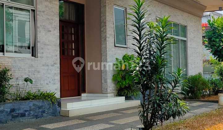 Di Jual Rumah Hook 1 1/4 Lantai Tanah Luas di Permata Hijau 2 Kebayoran Lama Jakarta Selatan