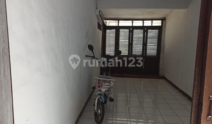 For Sale 1-Story House with 568 M2 Land on Jalan Kebun Dua Ratus Kamal Kalideres, West Jakarta 2