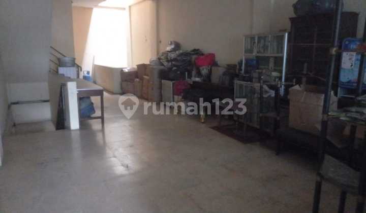 For Sale Ready-to-Use Shop House in a Strategic Location on Jalan Kartini Raya, Central Jakarta 2