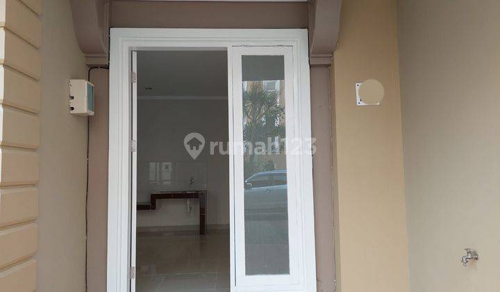 Dijual Cepat Rumah di Gading Serpong, 3 Lantai Samara Village 2