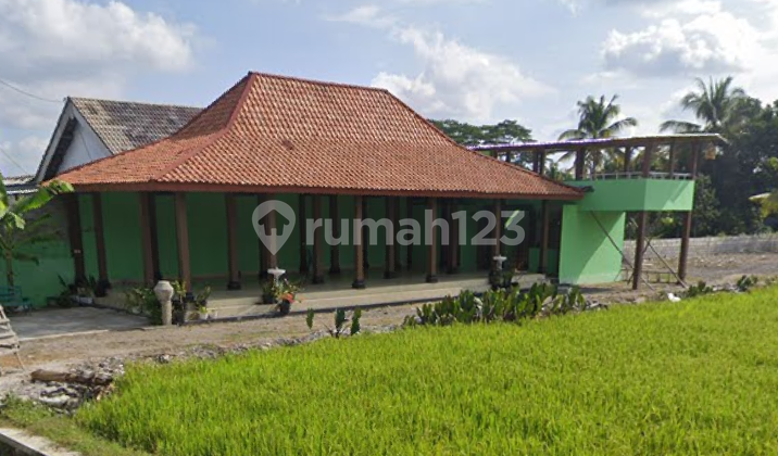 For Rent: Affordable Joglo Business Space in Ngaglik Area, Palagan. Suitable for Restaurant. Near Hyatt, Eskala, UGM, SCH.