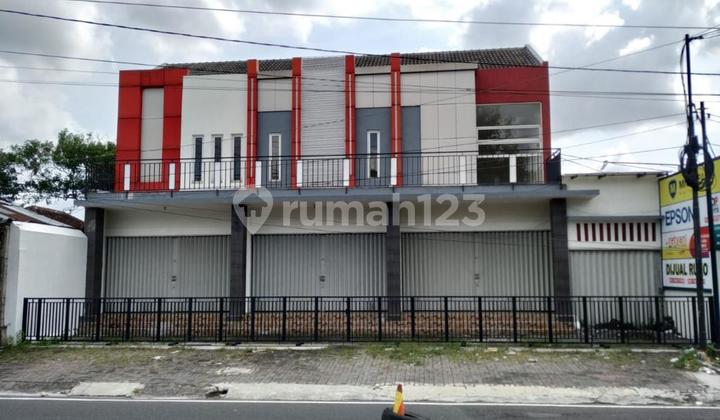 For Rent/Sale Large 2-Story Shop House in Mlati Area, Jln Magelang. Suitable for Office/Business. Close to UGM, JCM, Schools, Jombor Terminal. 1