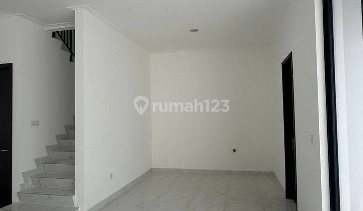 Disewakan Rumah Pik 2 3+1 ,KAMAR Tidur 2 Lantai 8x20 2