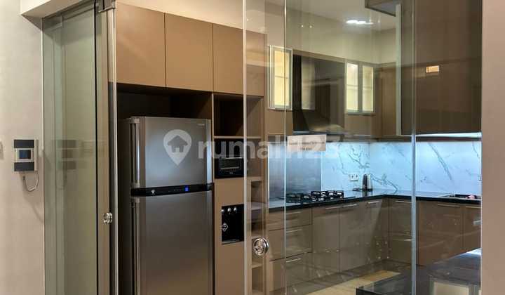 Available 2 Bedroom Private Lift Half Renov di Capital Residence