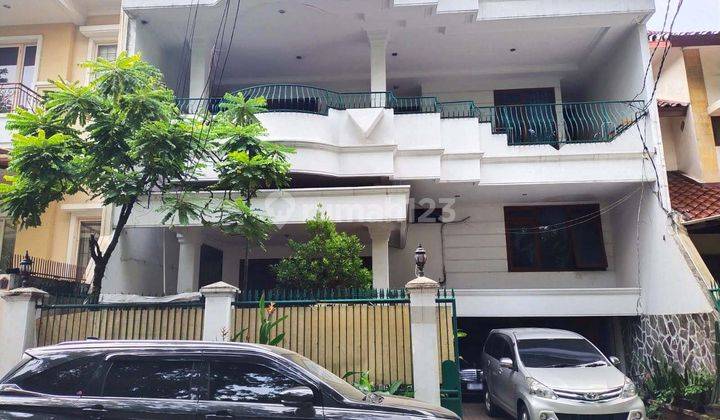 Dijual Cepat Rumah di Kebayoran Baru, Jl Ciragil, Strategis, SHM 1