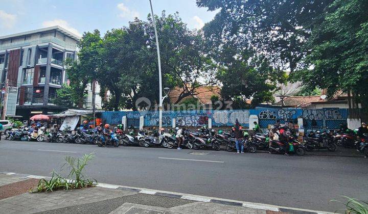 Rumah di Jl. Bulungan, Tanah Strategis Zona Komersial Prime, SHM 1