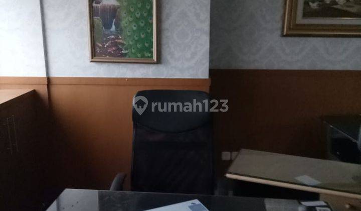 Dijual Ruang Kantor Siap Huni, Strata Tittle, Semi Furnish di Jakarta Barat 2