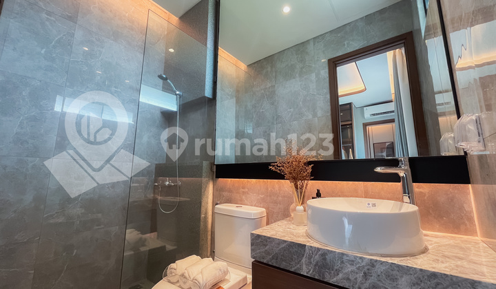 Rumah Mewah 3 Lantai 5 Kamar Tidur Di Kawasan Bsd SHM