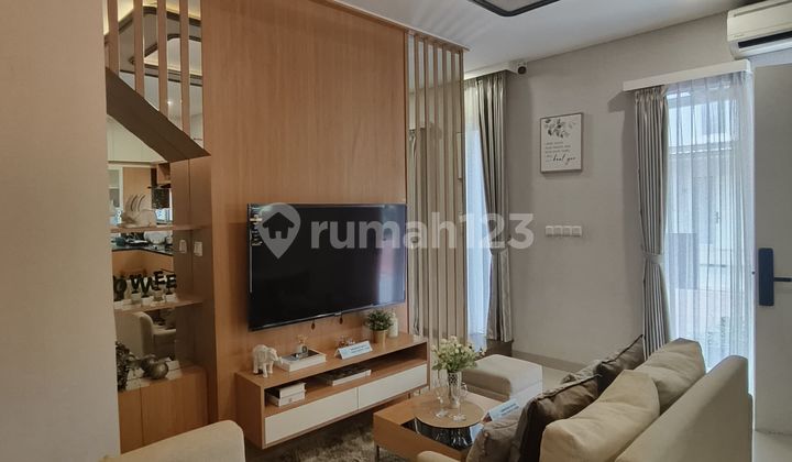 Best Location!! Just a step away from Anniva Junction, 2-Story House in Malibu Village Paramount Gading Serpong.