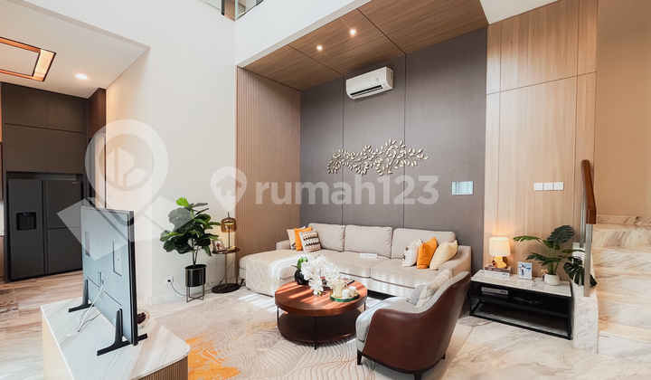 Strategis!! Rumah 2 Lantai Akses Utama Gading Serpong BSD, Kawasan dengan Private Club House. Matera Residence Paramount Serpong 1