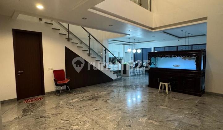 Luxury House De Park Bsd For Quick Sale, Semi-Furnished With Canopy. Elite Location in Bsd City Near Nanyang School 2