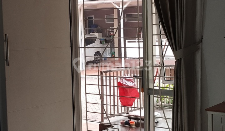 Turun Harga Jual Cepat !! Rumah 2 Lantai Incld Kitchenset Malibu Village, Rumah Sangat Terawat. Selangkah Dari Aniva Grande Gading Serpong