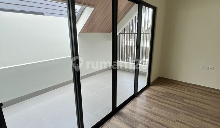 Langsung Huni Rumah Atticroom Gading Serpong, Cluster Leonora Dekat Summarecon Mall Serpong 1