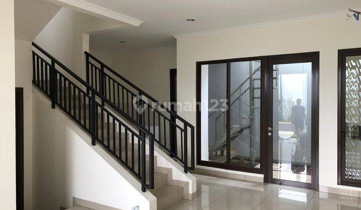 Disewakan Rumah Minimalis Modern Di Komplek Elite Sumarecon Bandung  1