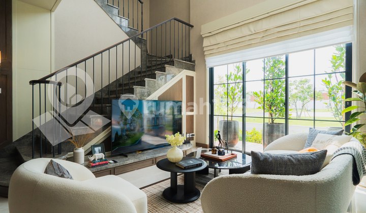 Desain Mewah Dan Elegan, Dilengkapi Dengan Bay Window, Rumah di Louis Serpong 1