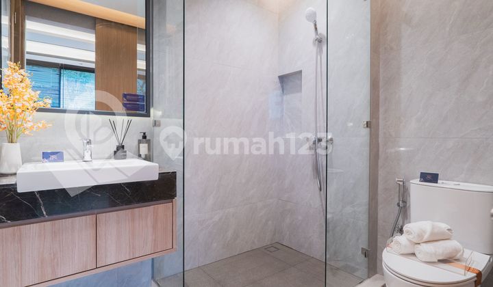 Rumah Mewah Bergaya Jepang 3Lantai Dekat Tol 2