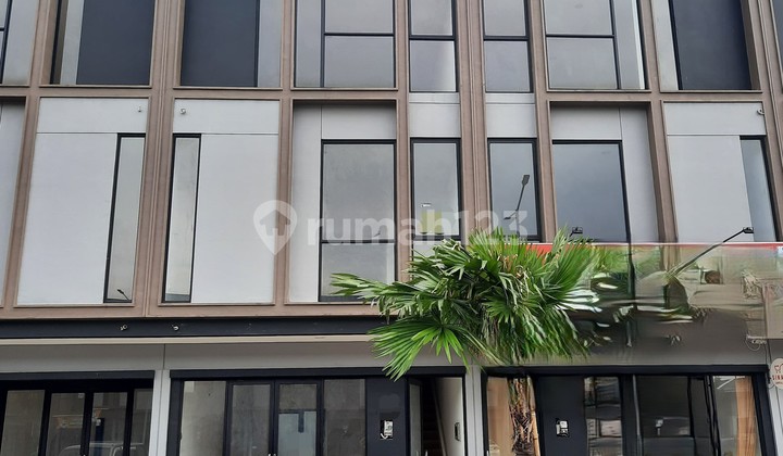 Modern 3-Storey Shophouse for Business or Office Ready to Use Near Lentera School