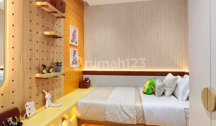 2-Story House Near Train Station, Close to Intermodal Market and Only 10 Minutes to Aeon 2