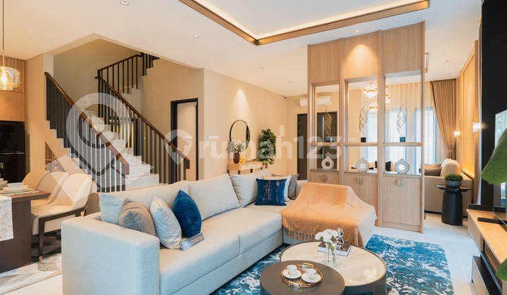 High Investment! Aesthetic Design With Premium Facilities, Swimming Pool And Gym, Easy Access, House In Gading Serpong.