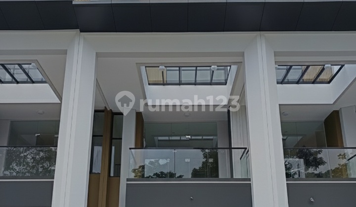 3-Story Shop House in Menteng Gading Serpong, Ideal for Clinic and Beauty Care Business 3-Story Shop House in Menteng Gading Serpong, Ideal for Clinic and Beauty Care Business
