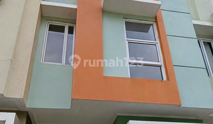 Rumah Arcadia Village Gading Serpong Dekat Sms dan Pasar Modern