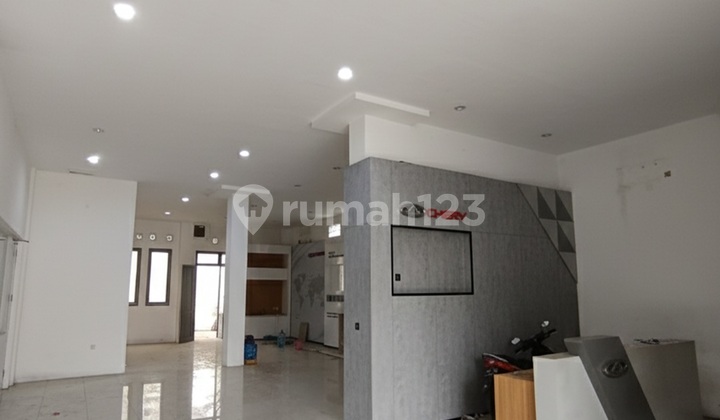 Large Adjacent Ruko in Serpong with Spacious Parking, Suitable for Large-Scale Business 2