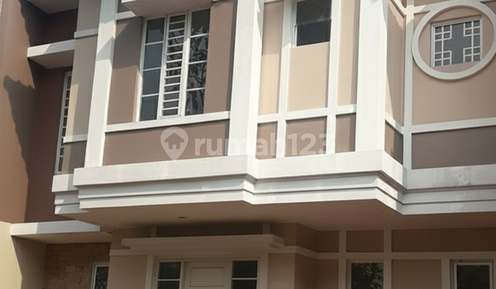 Ready-to-Live House, New Malibu Gading Serpong Paint, Strategic Location Ready-to-Live House, New Malibu Gading Serpong Paint, Strategic Location
