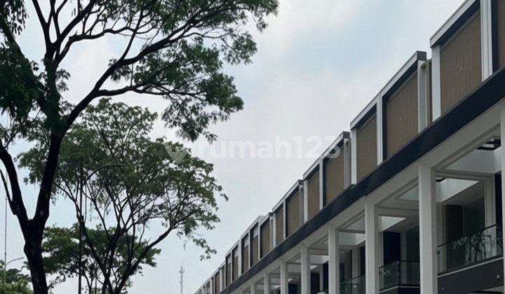 3-Story Shop House in Menteng Gading Serpong, Ideal for Clinic and Beauty Care Business 3-Story Shop House in Menteng Gading Serpong, Ideal for Clinic and Beauty Care Business