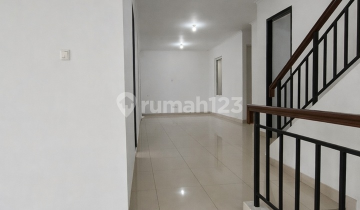 Corner House Fiordini Gading Serpong Large Land Area Competitive Rental Price 2