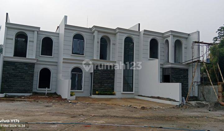 Rumah 2,5 Lantai model modern klasik Harjamukti Depok 2