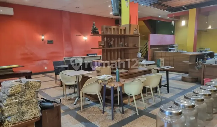 Ruko Gandeng Bekas Coffee Shop Kondisi Sangat Bagus