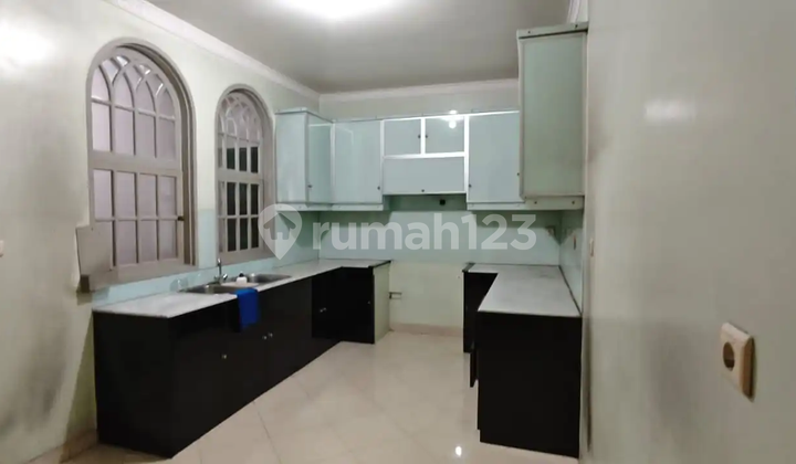 Rumah Mewah Di Kebon Jeruk Kondisi Bagus 2