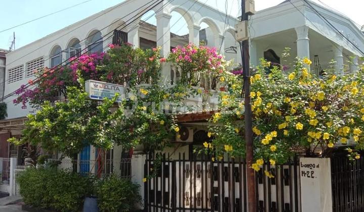 Rumah 2 Lantai Beserta Ruang Usaha