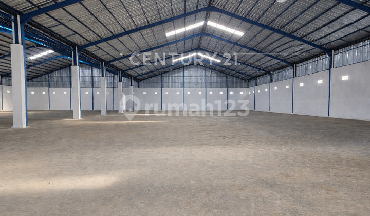 Spacious Warehouse, Ready to Use, with Large Vehicle Access in Tegal.