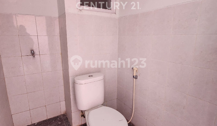 2-Storey Shop House Strategic Location Suitable for Business 2