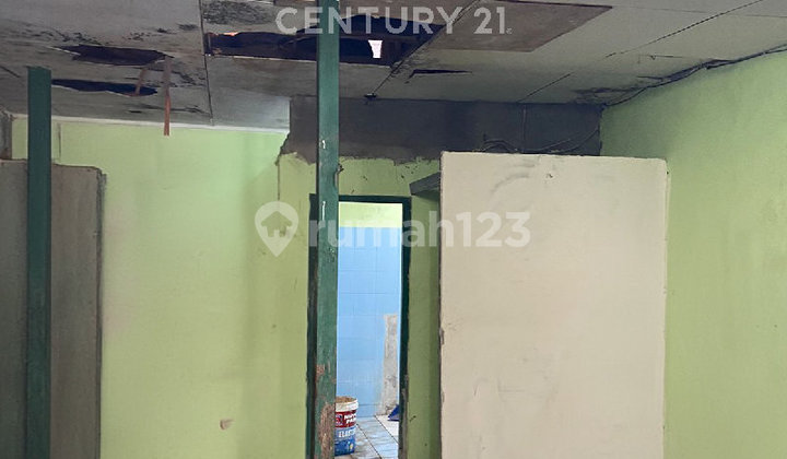 Shop House in a Strategic Location, Suitable for Business 2