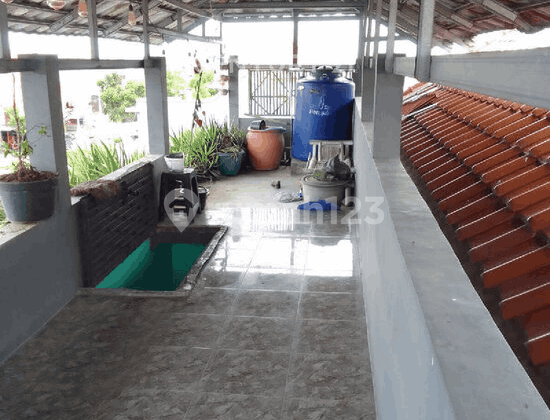 3-Storey House Suitable for Residential and Business Use 2