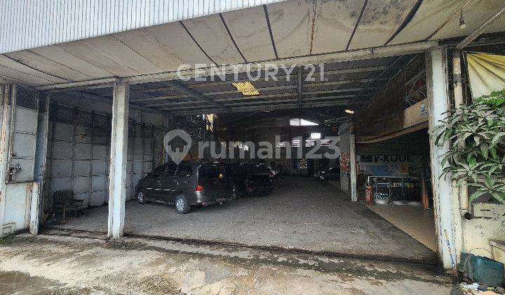 Shop House with Main Road Frontage Suitable for Business 2