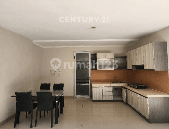 Ready-to-Occupy 2-Story House in a Comfortable Environment Ready-to-Occupy 2-Story House in a Comfortable Environment