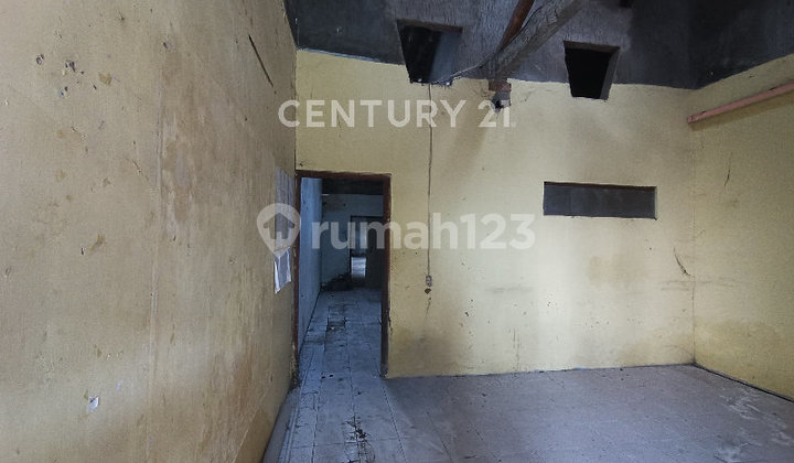 Warehouse Strategic Location Suitable for Business