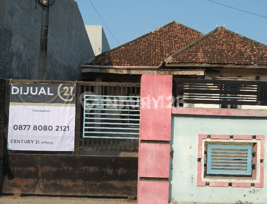 Rumah Kuno Letak Strategis & bisa untuk Usaha