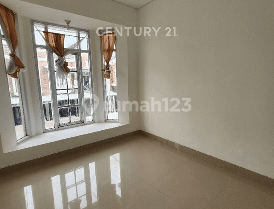 2-Story House in a Comfortable and Safe Environment 2-Story House in a Comfortable and Safe Environment