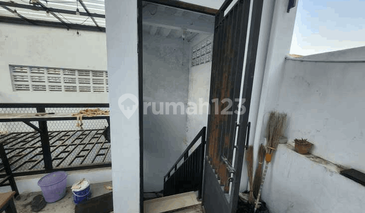 Strategic Location Shophouse Suitable for Business 2