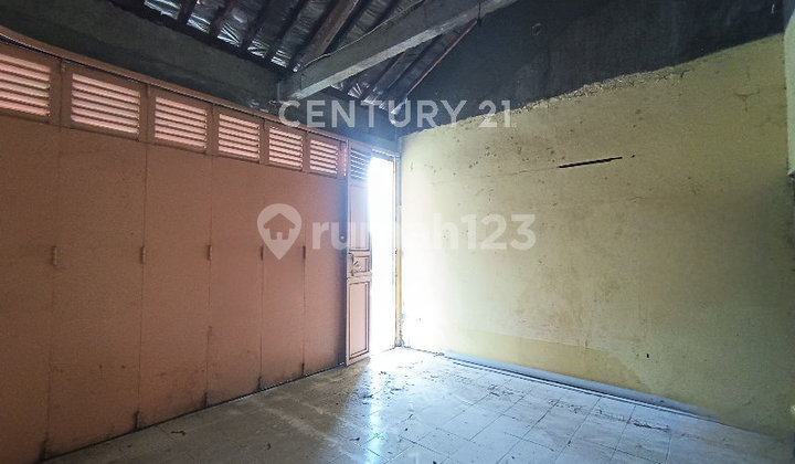 Warehouse Strategic Location Suitable for Business